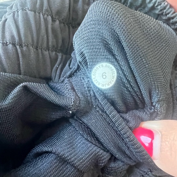 Hotty Hot Low Rise Short 2.5” - Picture 4 of 4